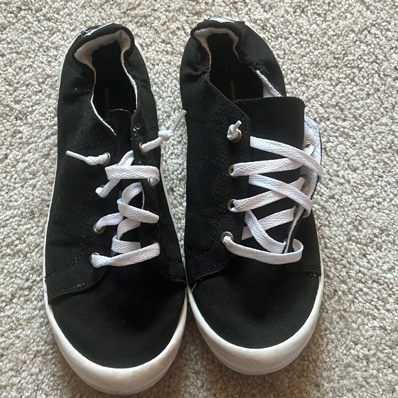 Time and Tru canvas shoes 11W - Picture 1 of 3